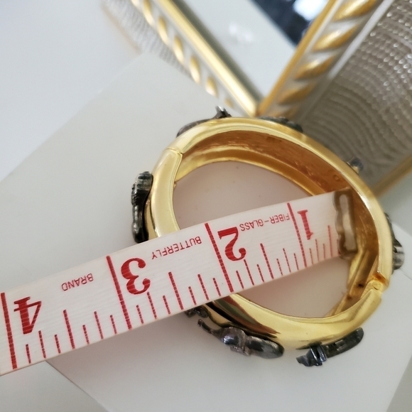 2/$35 Sale Fun Zoo Animal Bangle Bracelet Gold tone - Picture 11 of 11